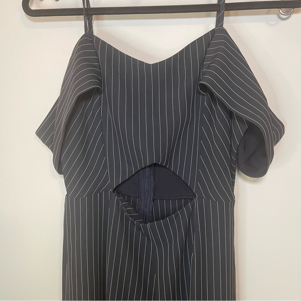 Forever 21 pinstripe strapless cutout navy zippered jumpsuit size medium - Picture 2 of 7